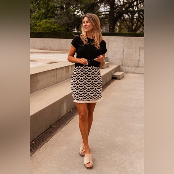 Easy Clothes Black And Ecru Crochet Teresa Skirt Size M/L NWT - Picture 1 of 8